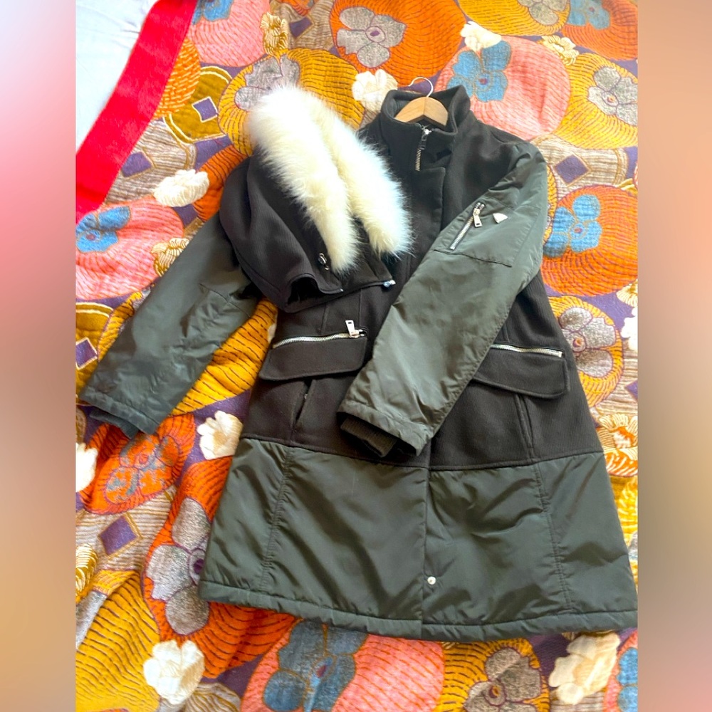 Gorgeous winter coat with detachable fur trimmed hood